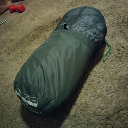 SLEEPING BAG .IN GOOD CONDITION 