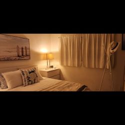 Cama Y Colchón  Mesas De Noche y Lamparas Lamparas