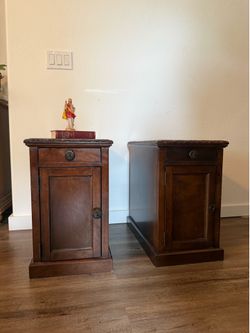 Laflorn Chairside End Table With Usb Ports & Outlets Signature Design By Ashley Laflorn Dark Brown Collection