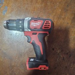 Milwaukee

M18 18V Lithium-Ion Cordless 1/2 in. Drill Driver (Tool-Only)

