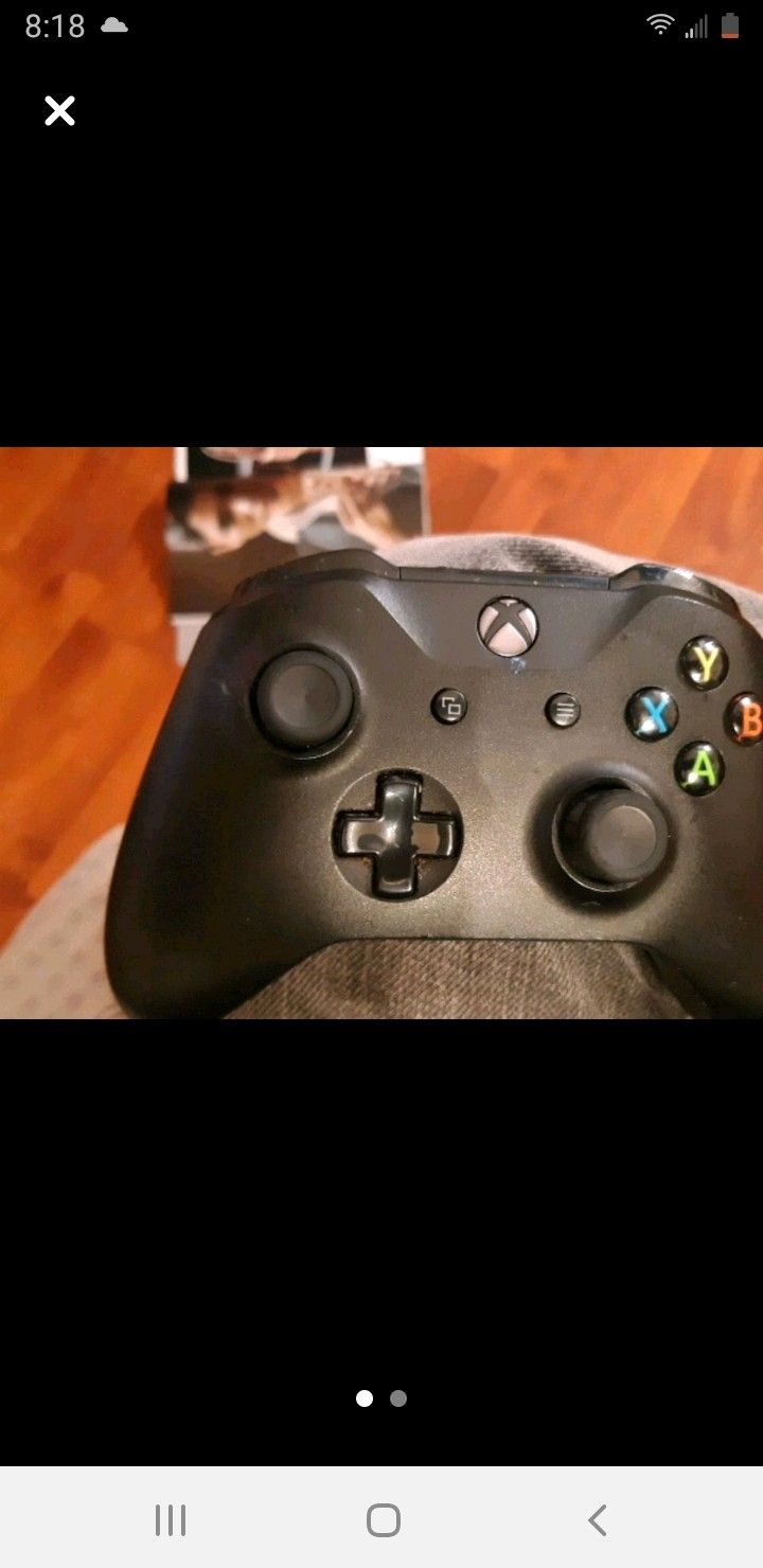 Xbox one controller comes with rechargeable batteries
