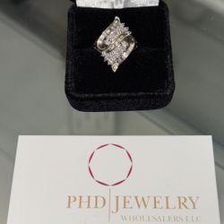 10k White Gold Cluster Ring - 4g - Approx .5ct - Size 8