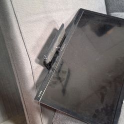 Insignia 24 Imch LED Tv Roku Tv Great Condition Works Great