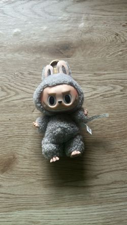 Labubu does not come with box