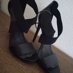 Black Heels 6.5