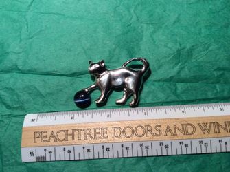 Silver cat pin