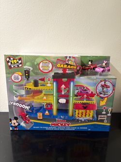 BRAND NEW Disney Junior Mickey Mouse Ready to Race Garage