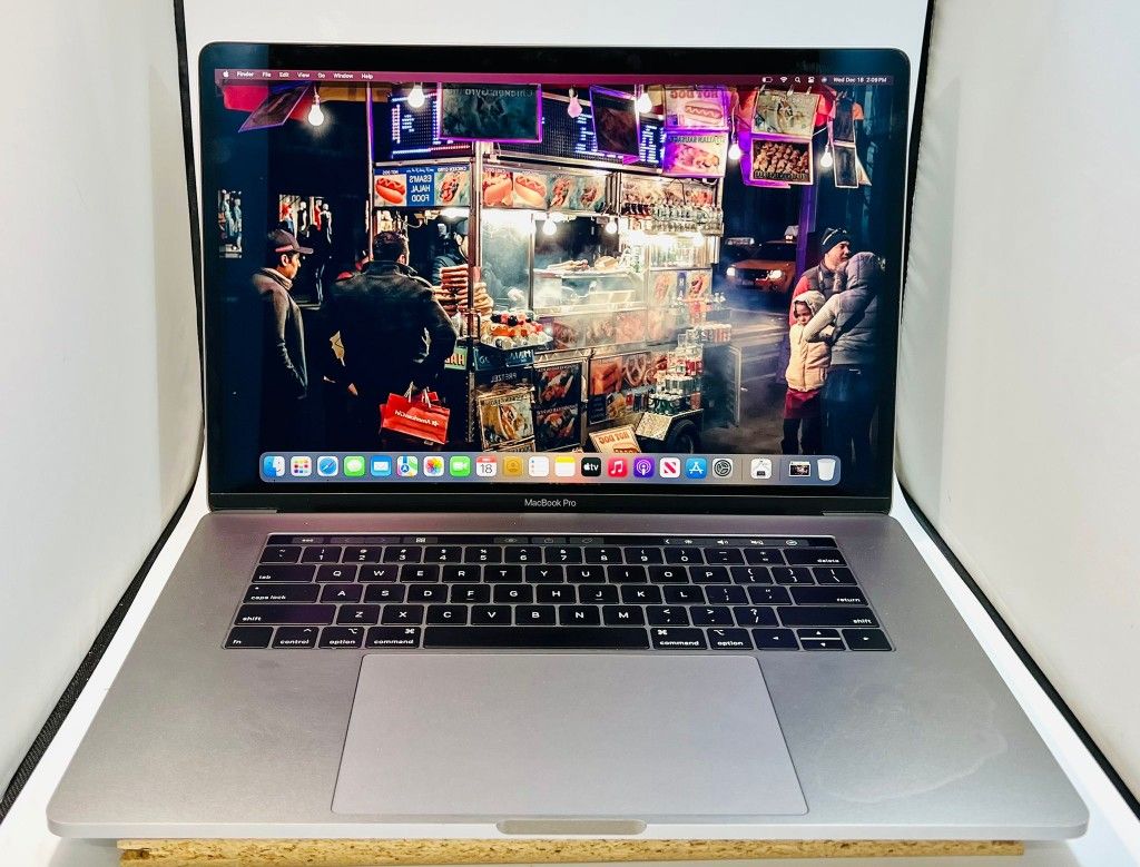 MacBook本体 MacBook Pro 15 16GB 500GB Radeon Pro 560 Apple MacBook Pro 15 1 i9 16GB RAM 500GB SSD AMD Radeon Pro 560X
