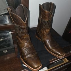 Size 11EE Ariat Boots