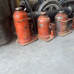 Norco  KYB Hydraulic Jacks. 