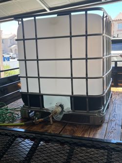 Water tote 275 gallons