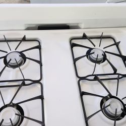 Magic Chef Stove Very Clean Semi New Works Good 