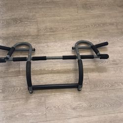 Workout 🏋️‍♀️ Over Door chin up bar home Weight