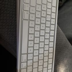 Apple Keyboard 