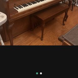Free Vintage Upright Piano With Bench In Good Condition 