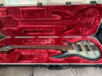 Ibanez SR300E electric bass