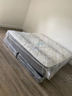King mattress pillow top and box spring set (2pc - brand new)