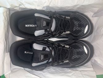 Black Bottega veneta (CAN NEGOTIATE DESC)