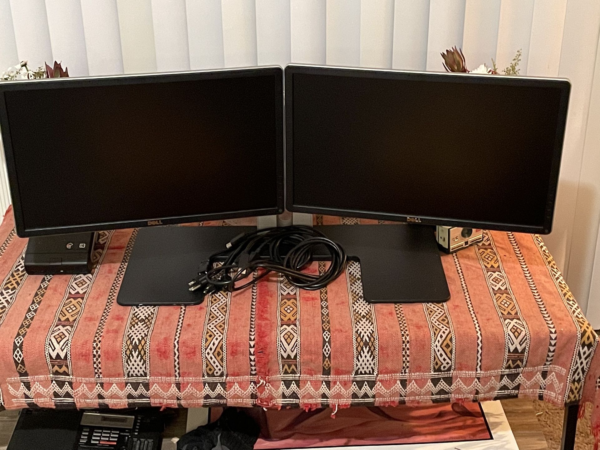 DELL 22in. LCD Monitors With Stand