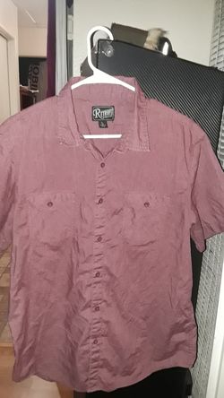 men burgundy botton up shirt, size large in great condition