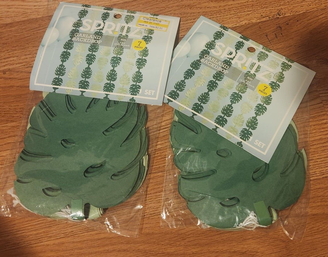 Garland Backdrop Leafs