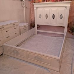 Queen Size Bed Frame Glam Style Is Solid Wood Brand Ashley Furniture Color White And Silver With Crystals Decals Has Been Refurbished 