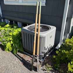 AMES Post Hole Digger with Ruler – Wood Handles