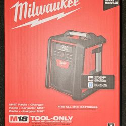 Milwaukee
M18 Lithium-Ion Cordless Jobsite Radio And Charger