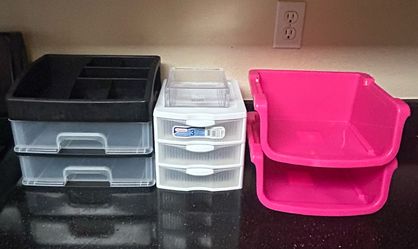 Desktop organizers