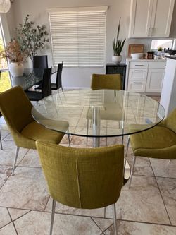 Copenhagen glass rounds table