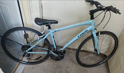 Trek hybrid 17" Frame - 700cc Tires