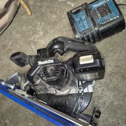 Makita Circular Saw For Sale Works Strong Battery And Charger Include 