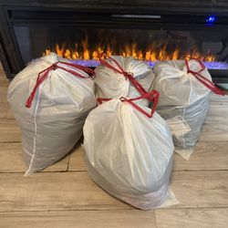 4 Bags of women’s clothes