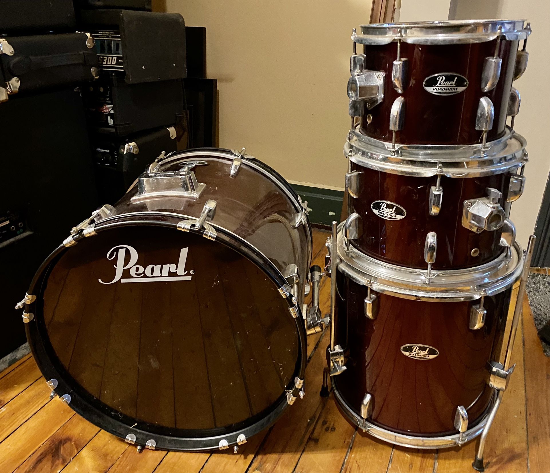 Pearl Roadshow Drum Set 4 PC. Red.
