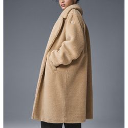 Alo Oversized Sherpa Trench Jacket, Camel, Medium