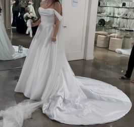 Sample sale bridal gown