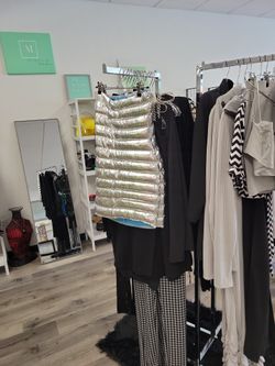 Women's Fashionable Clothing