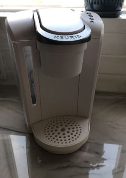 MATTE WHITE SINGLE SERVE KEURIG COFFEE MAKER