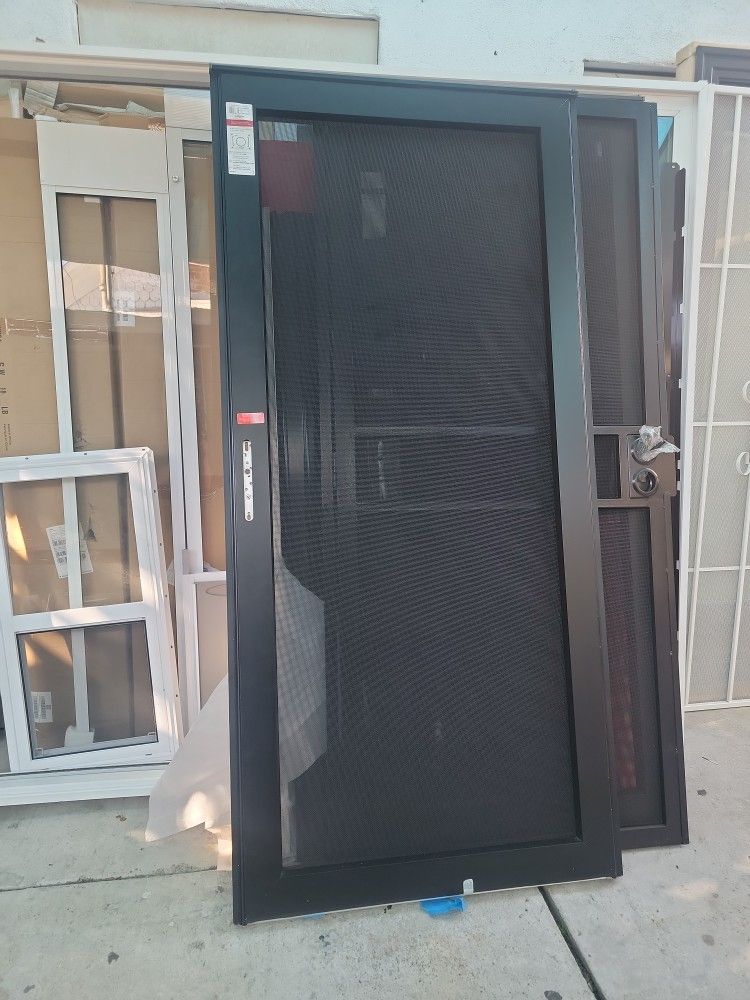 Larson Platinum Security Door 36x80in Color Black