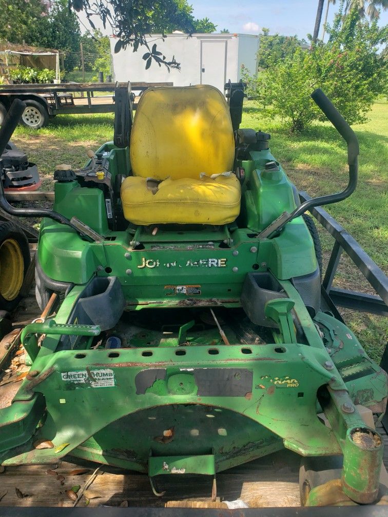 3 John Deere Z Track Zero Turn Lawnmower