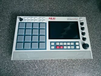 Akai MPC Live 2 Retro Edition