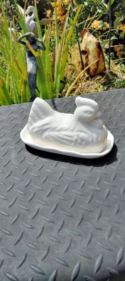 Vintage chicken butter dish