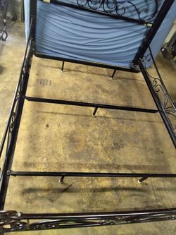 Metal Bed Frame(Queen Size )