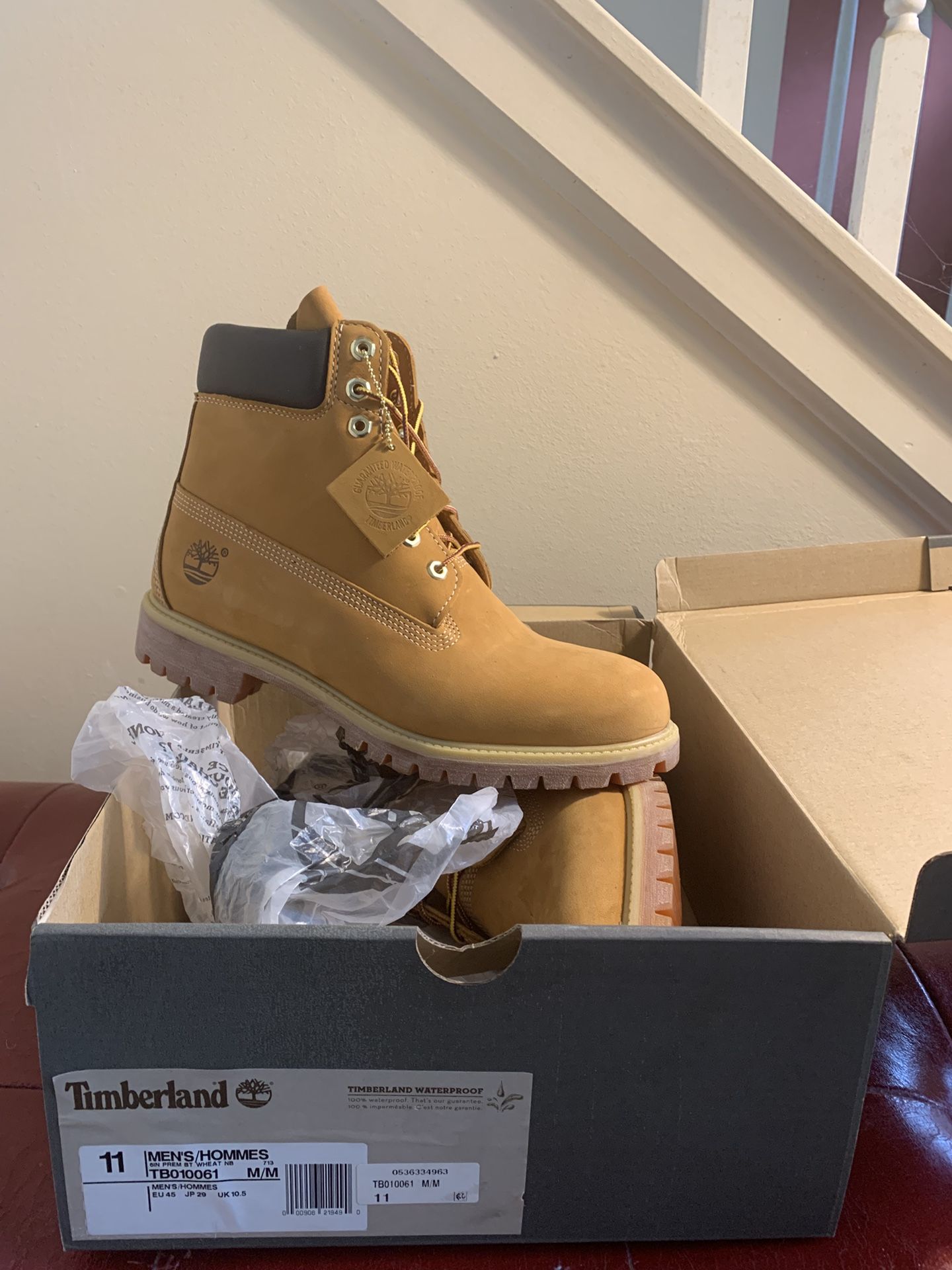 New In box Timberland 010061 Premium 6” Size 11 