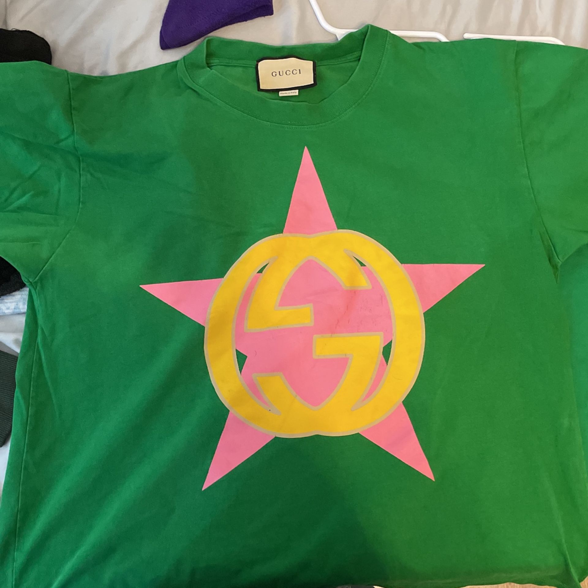 Gucci shirt & supreme socks 