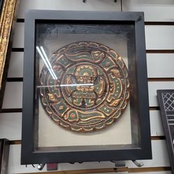 Antique cuadro con plato de metal