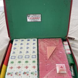 Brand New Very Nice Pink Mahjong 148 Tiles 