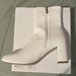 White Textured Ankle Boots size 42 – 3” Heel – Like New 🤍