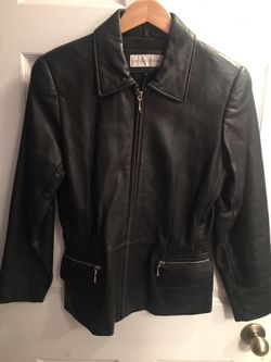 Jones of New York black soft leather jacket with zipper