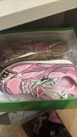 Pink bottegas